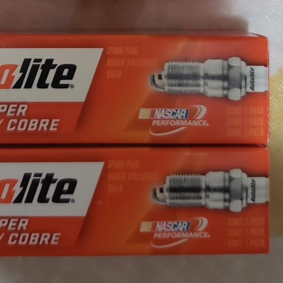Autolite copper 104 spark plugs - Picture 4 of 5